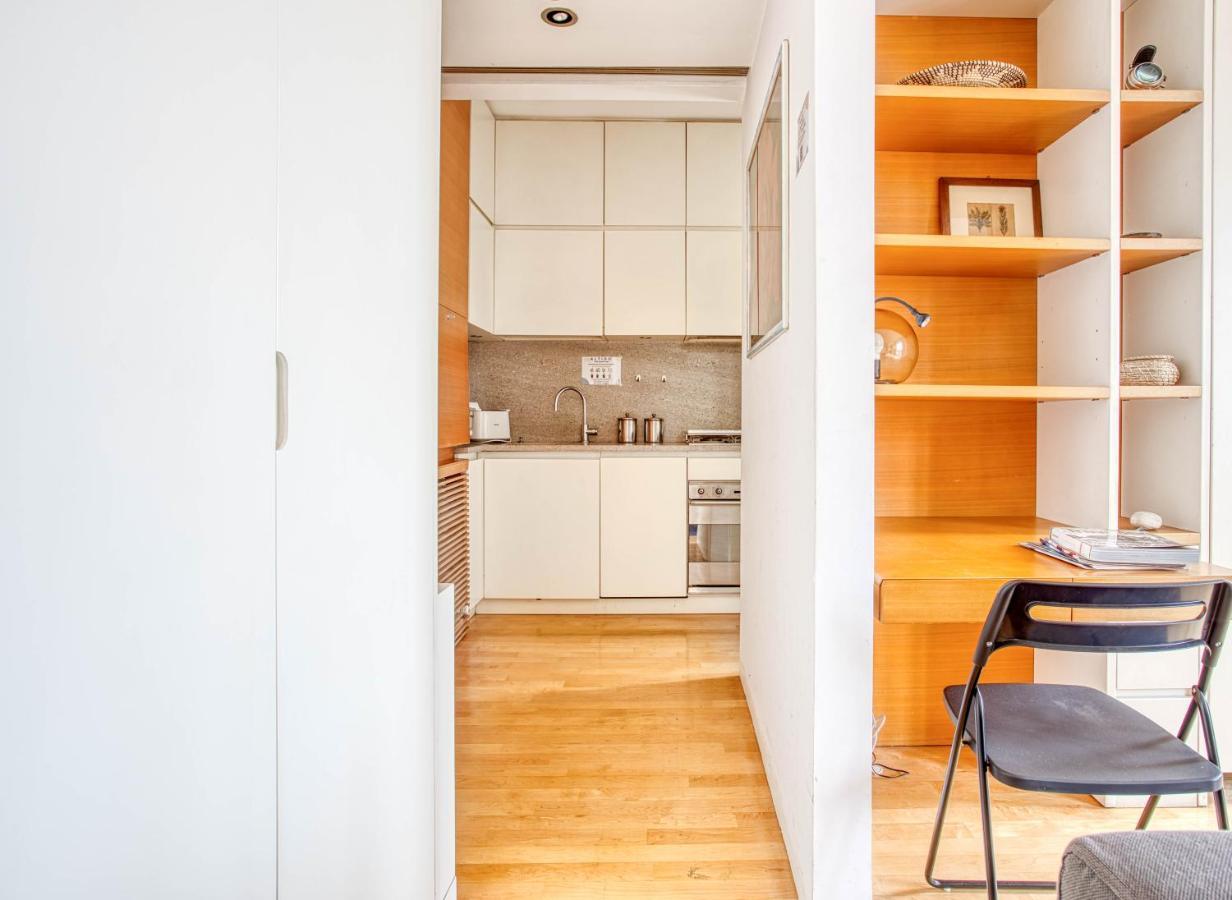 Joivy Vibrant Studio With Balcony Milano Esterno foto