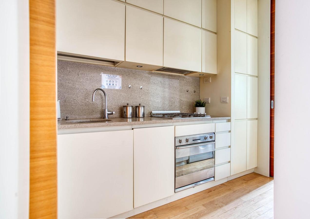 Joivy Vibrant Studio With Balcony Milano Esterno foto